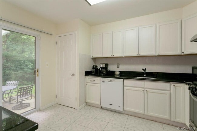 Photo - 118 Stone Bridge Square Unit 118