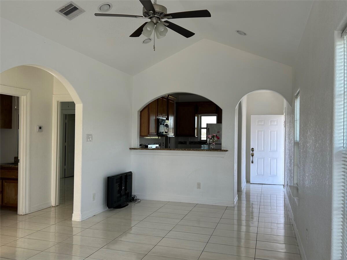 Photo - 13805 Renault St