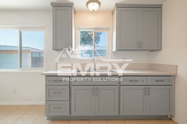 3848 W 105th St Unidad 3848.5 W 105th StInglewood, CA 90303 1/2