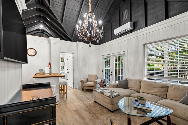 Building Photo - 1017 SW 4th St