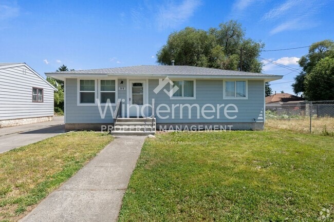 Building Photo - Welcome to this charming 3-bedroom, 1-bath... Rental