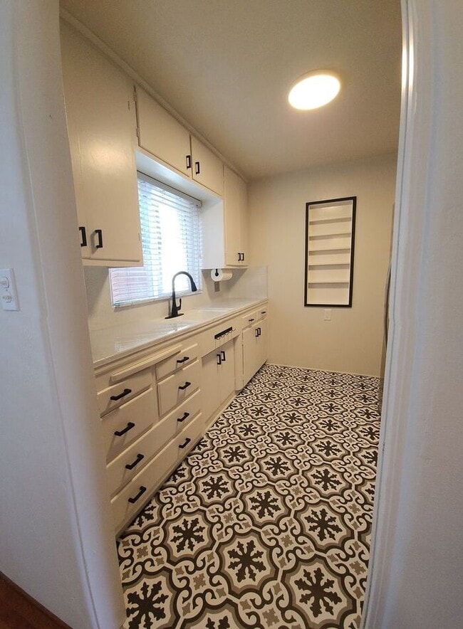 Building Photo - Kensington charmer w/ AC! (Biona) Rental