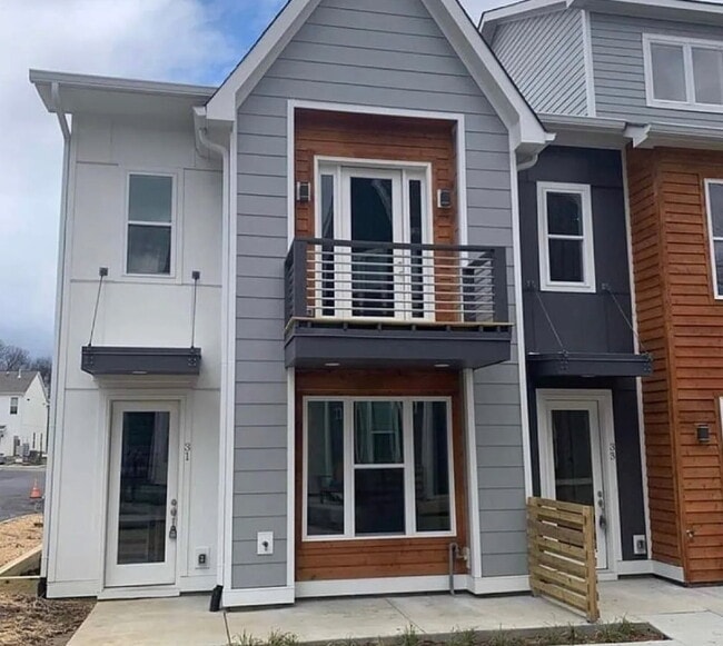 Spacious Townhome w/garage - Spacious Townhome w/garage