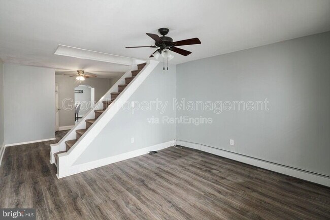 Photo - 4714 Fowler St