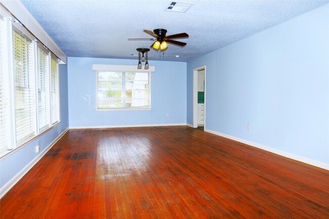Building Photo - 609 Magnolia St Rental