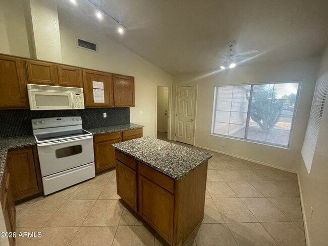 Photo - 1122 E Butler Dr