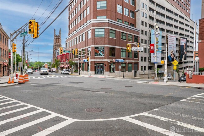 Photo - 110 Somerset St Condo Unit 2107