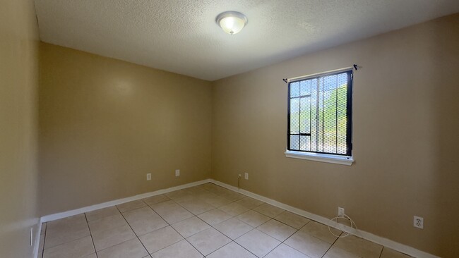 Photo - 4253 Moncrief Rd W Unit 2