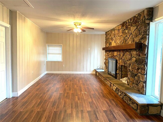 Photo - 102 Edward St