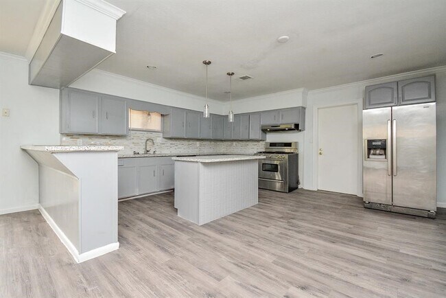 Photo - 917 Defender St