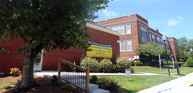 School At Spring Garden Apartments For Rent In Greensboro Nc Student Living In Walking Distance Of Uncg School At Spring Garden Apartments