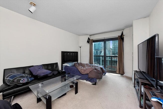 Photo - 400 N La Salle Dr