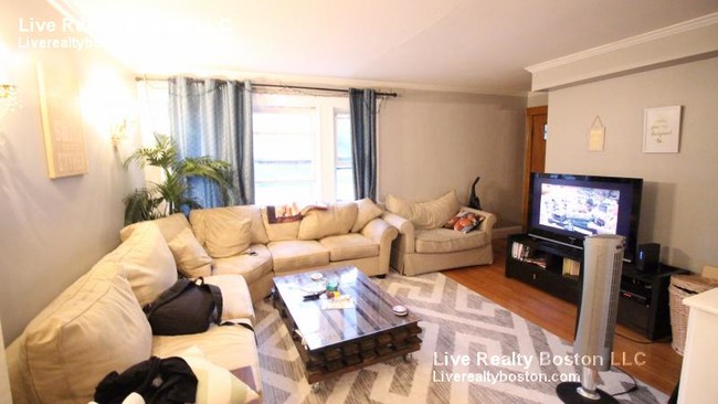 Building Photo - 97 Oakland St