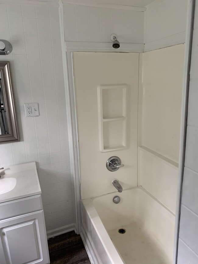 Photo - 555 New Alexandria Rd