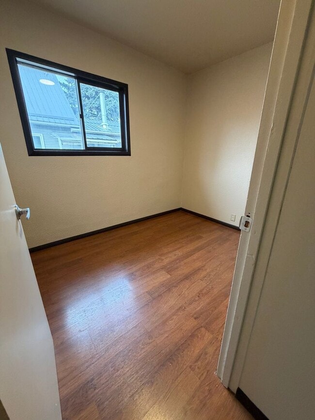 Photo - Imlay Duplex Unit 915 3rd Ave SW