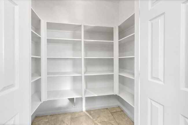 Photo - 974 Ellington St