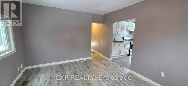 Photo - 54 Wyandotte St Unit 2