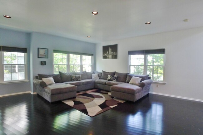 Photo - 808 Dellwood Ln