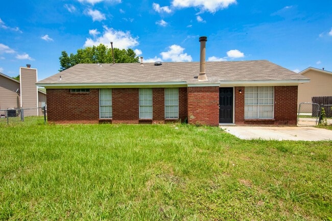 Photo - ** 3 bed 2 bath located off Wares Ferry Rd ** call (334) 366-9198 for a showing self tour