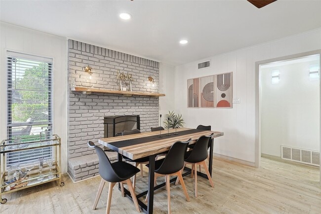 Photo - 7841 El Pensador Dr