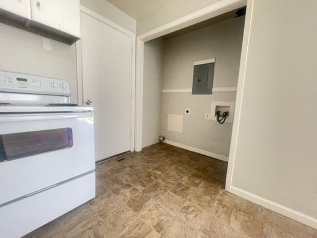 Photo - 1031 S Glenn St Unit 1031 S Glenn Apt 4
