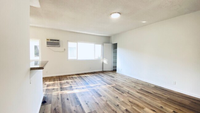 Photo - 5664 Fair Ave