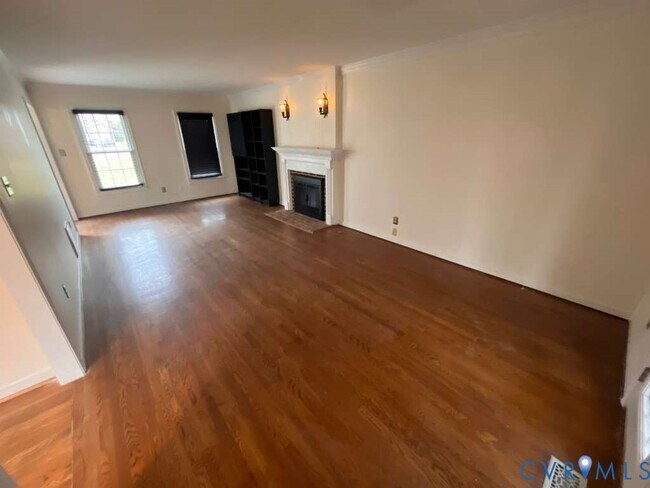 Photo - 5916 Park Forest Ln