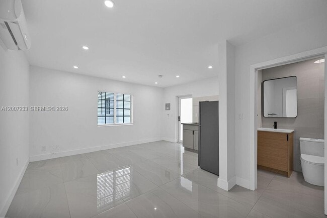 Photo - 570 NW 48th St Unit B