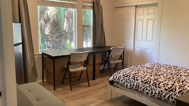 Bedroom 2 with large closet - 2329 Parker St Unit parker