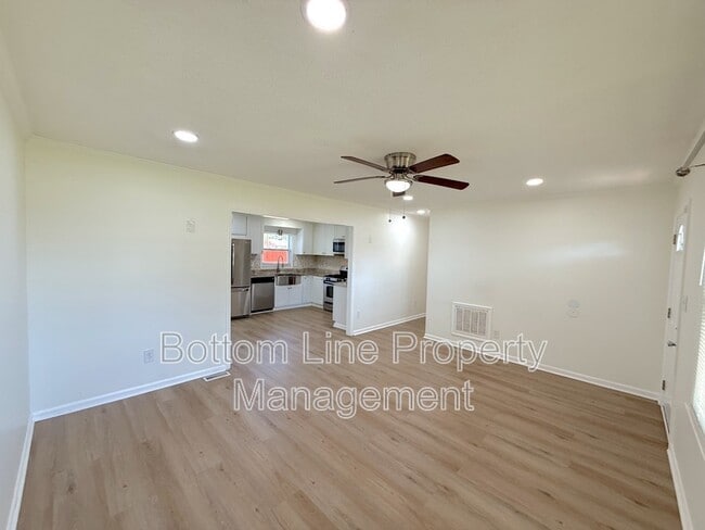 Photo - 749 Shannon Bradley Rd