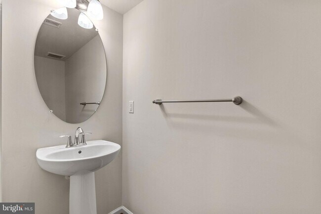 Photo - 5345 Tweeddale Pl