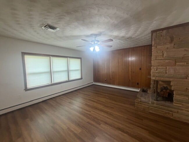 Photo - 549 Forest Rd