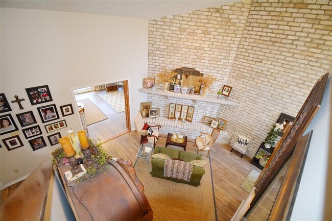 Photo - 323 E Main St