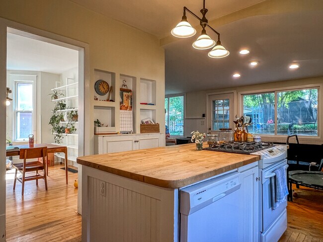 Photo - 118 E Park St