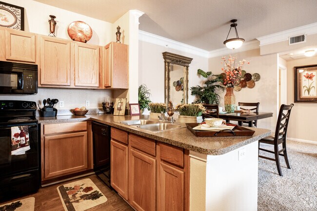 2BR, 2BA - 1150 SF - River Valley Apartments