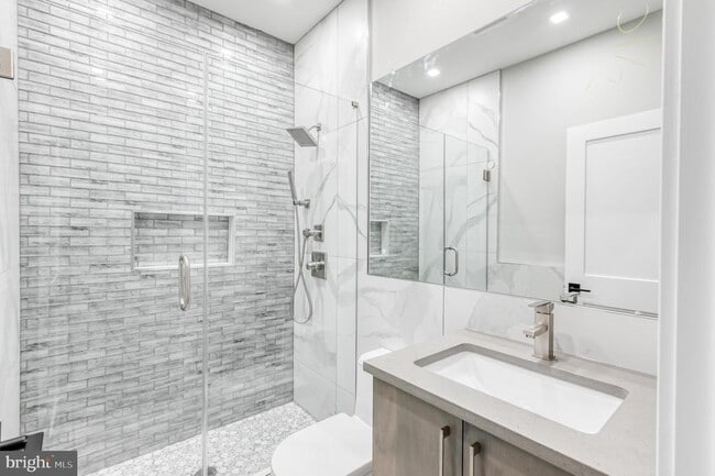 Photo - 2026 Spring Garden St Unit 2A