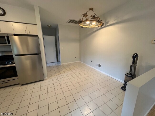 Photo - 730 Main St