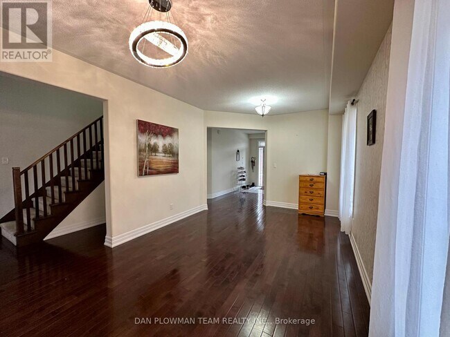 Photo - 1845 Silverstone Cres
