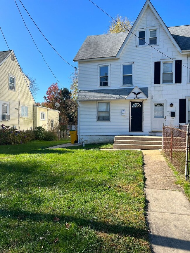 Building Photo - Coming SOON! UPDATED! GREAT AMENITIES! GREAT LOCATION! 4 Bedroom 2.5 Bathroom