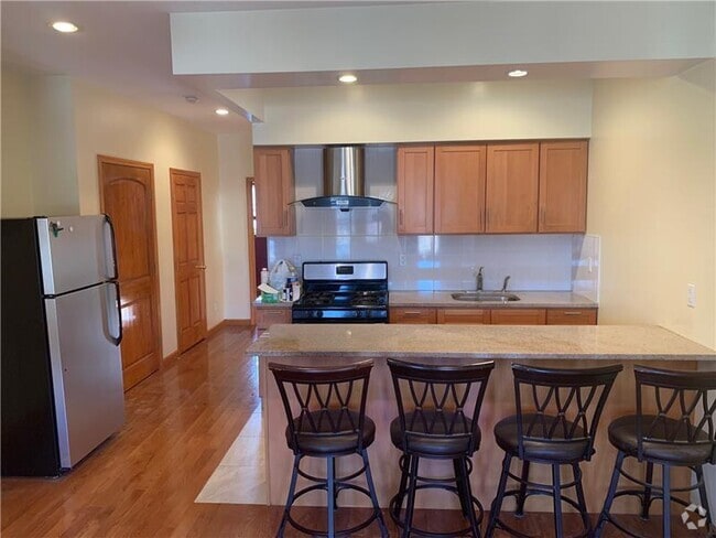 Building Photo - 326 Bay Ridge Pkwy Rental