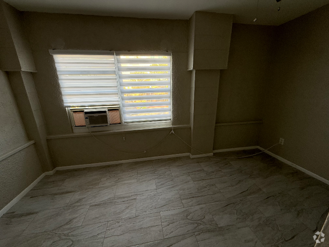 Building Photo - 309 7th St S Unit 3 Rental