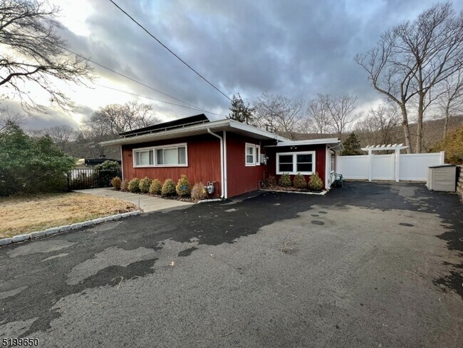 Photo - 132 Lakeshore Dr