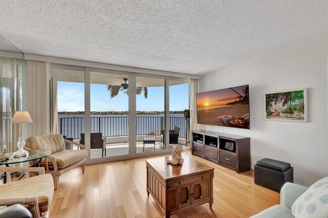Photo - 8200 Lakeshore Dr Unidad 506