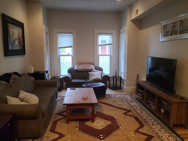 Photo - 185 Green St