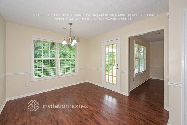 Photo - 555 Wellington Ln