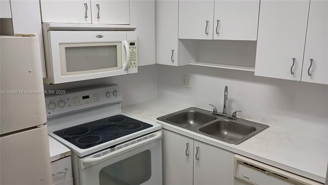 Photo - 8321 NW 7th St Unidad 1-206