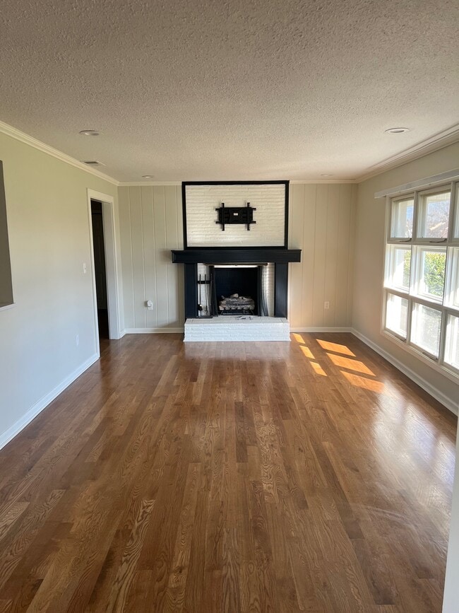 Photo - 705 Hampton Dr