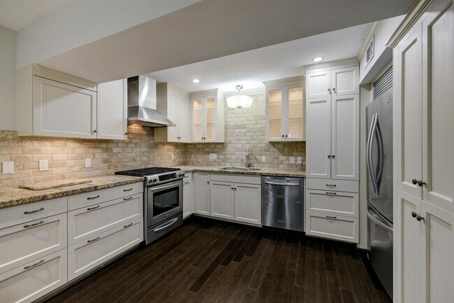 Photo - 2923 Bissonnet St