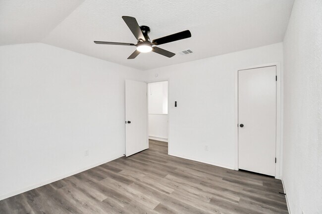 Photo - 7022 Castleview Ln