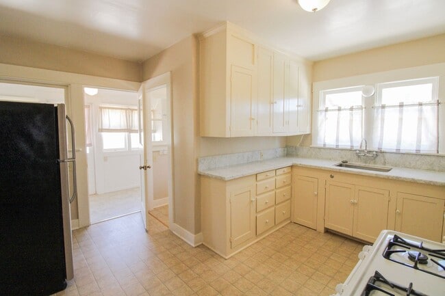 Photo - 2 Bedroom Bungalow Downtown SLO with Garage